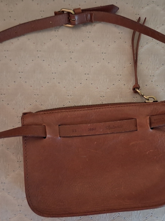 Madewell Handbags - Madewell The Simple Pouch Belt Bag XS J8947